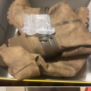 In search of seven dials size 8.5 boots